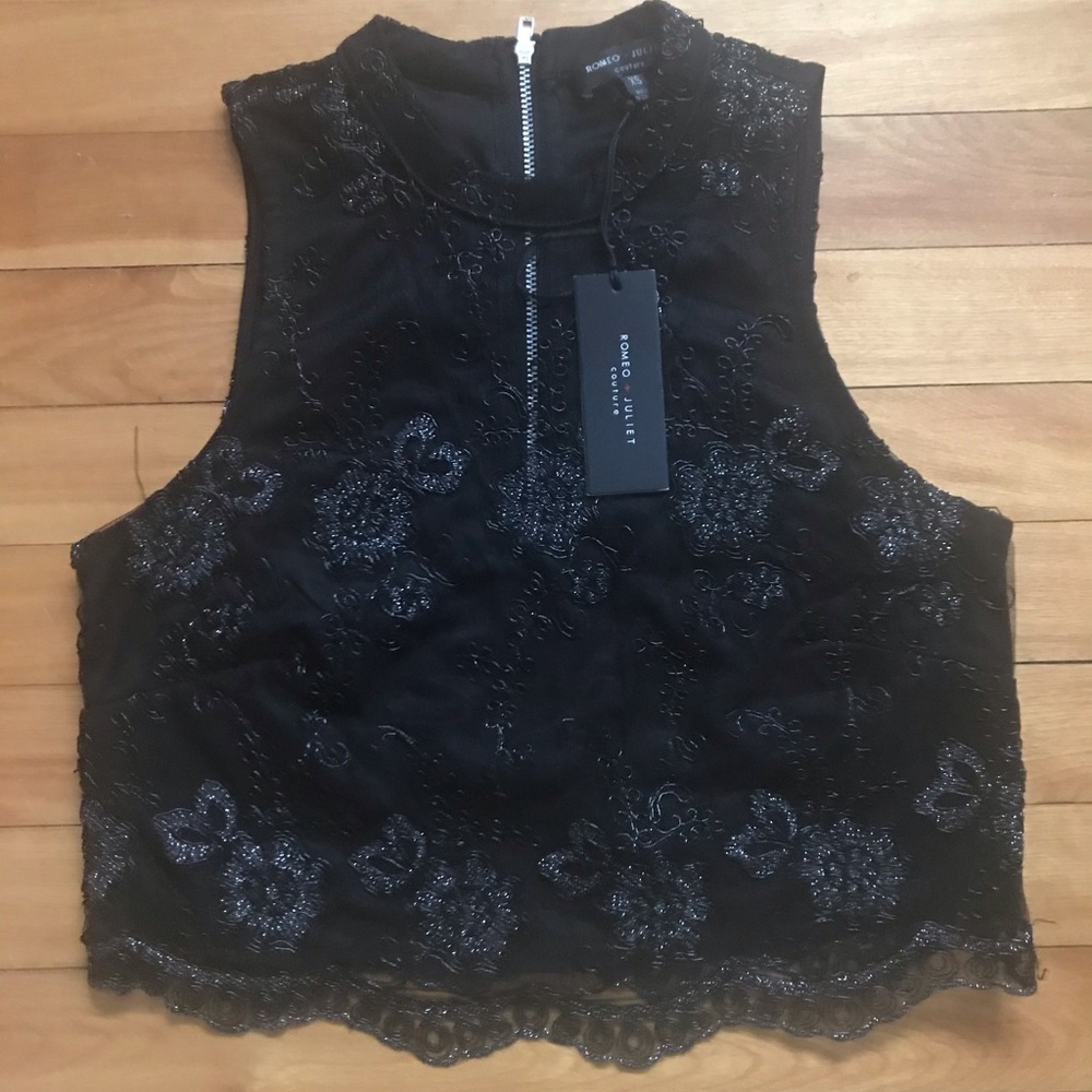 Romeo + Juliet Couture Lace Cropped Top